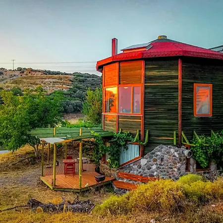Enchanting Unique House With Garden In Karaburun Βίλα